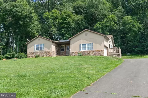 19 Pine Hill Rd, Landisburg, PA 17040