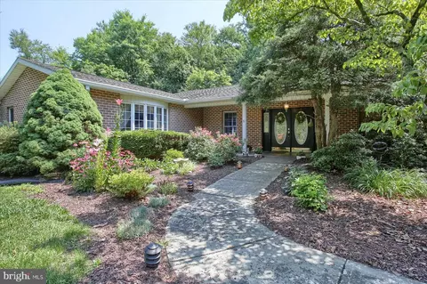 20 Kathryn Dr, New Bloomfield, PA 17068
