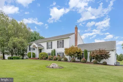 105 Sherby Ln, Shermans Dale, PA 17090