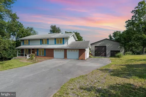 246 Sled Dr, Shermans Dale, PA 17090