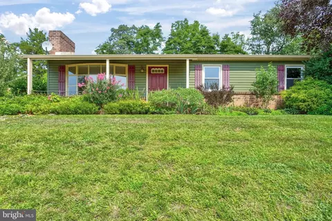 17 Shepherds Ln, New Bloomfield, PA 17068
