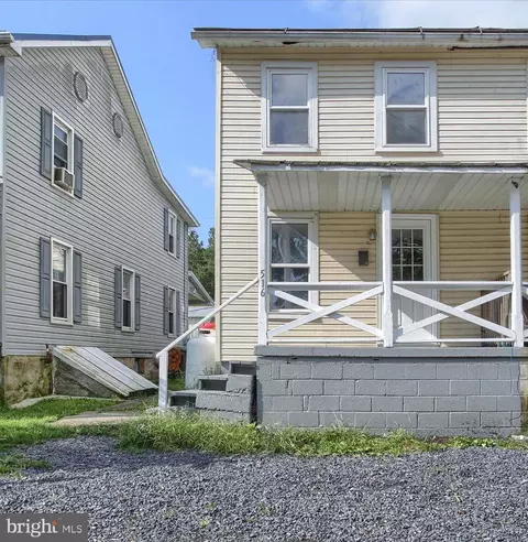 516 S 3rd St, Newport, PA 17074