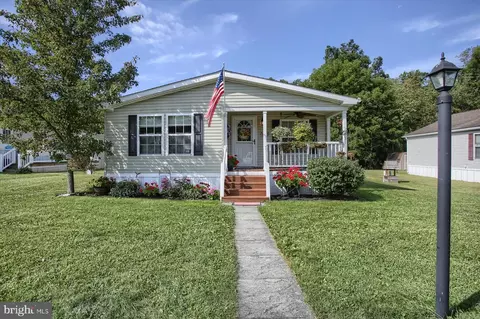 18 Meadowview Dr, New Bloomfield, PA 17068