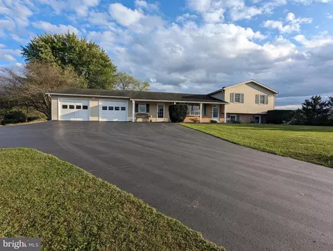 1126 Sunbury Path, Millerstown, PA 17062