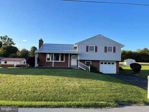 216 Faculty Rd, Duncannon, PA 17020