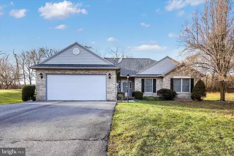 27 Cambridge Cir, Liverpool, PA 17045