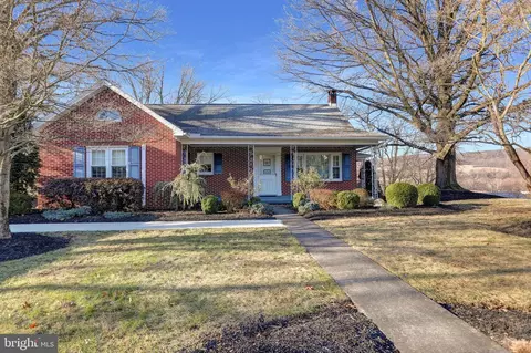 15 S School St, Millerstown, PA 17062