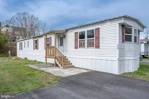 939 Pintail Dr, Newport, PA 17074