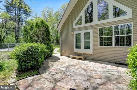 40 Earnest Ln, East Waterford, PA 17021
