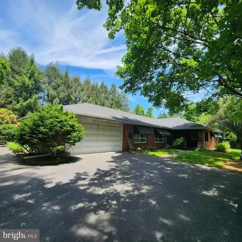 1030 Flowers Ln, Marysville, PA 17053