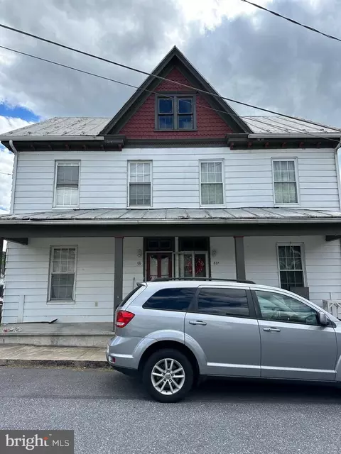 33 N High St, Millerstown, PA 17062