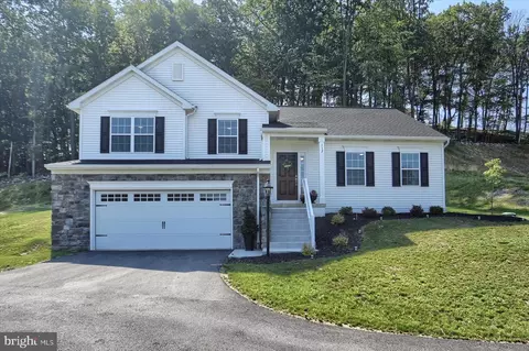 112 Stone Arch Dr, Marysville, PA 17053