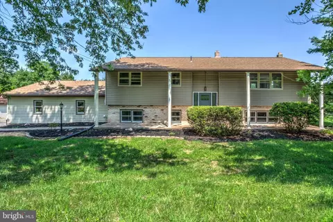 2710 Middle Ridge Rd, Newport, PA 17074
