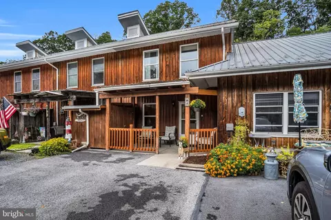 85 Petersburg Ln, Duncannon, PA 17020