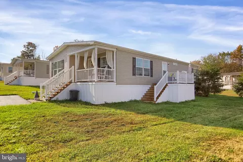54 Meadowview Dr, New Bloomfield, PA 17068