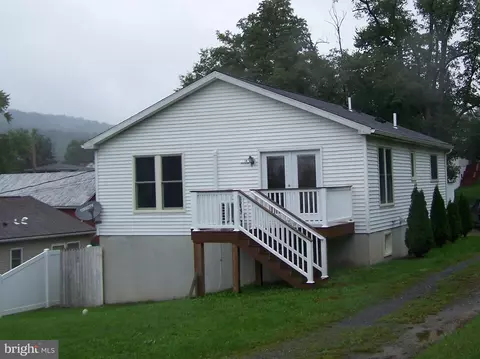 18 S High St, Millerstown, PA 17062