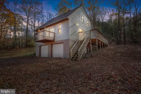 281 Knotty Pine Ln, Newport, PA 17074