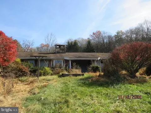 27 Watson Ln, New Bloomfield, PA 17068
