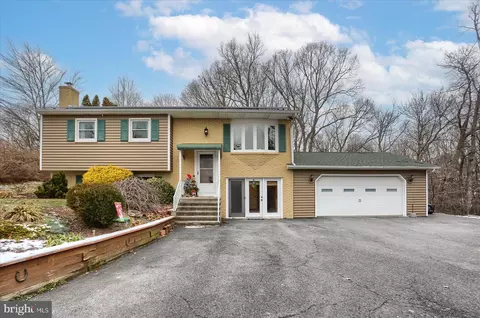 1 Dale Dr, Duncannon, PA 17020