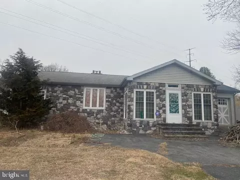 6810 Spring Rd, Shermans Dale, PA 17090