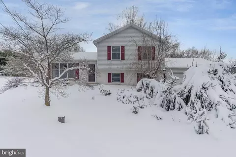 21 Eisenhower Blvd, Duncannon, PA 17020