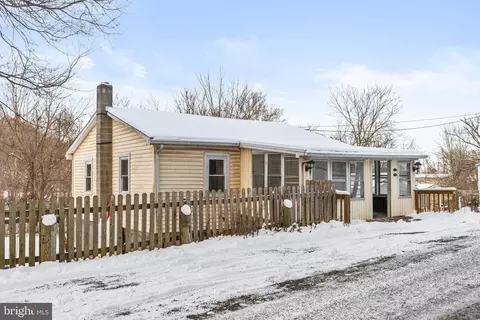 24 Watershed Dr, Duncannon, PA 17020