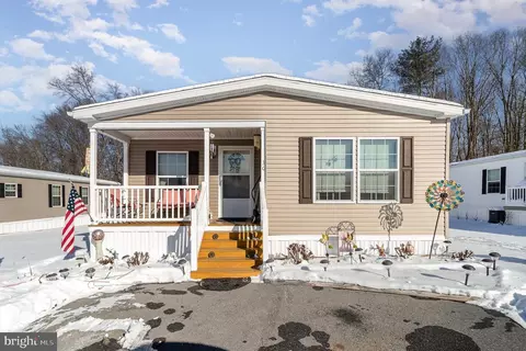 30 Meadowview Dr, New Bloomfield, PA 17068