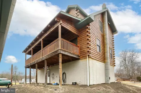 16 Little Ln, Landisburg, PA 17040