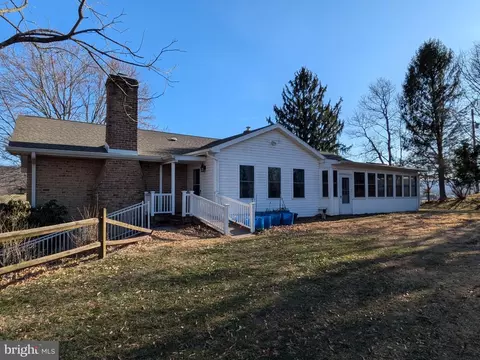 35 Pine Hill Rd, Marysville, PA 17053