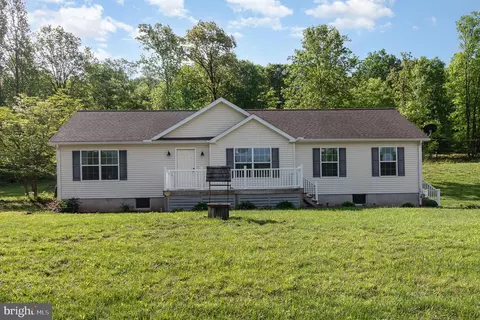 7 Kristin Dr, Landisburg, PA 17040
