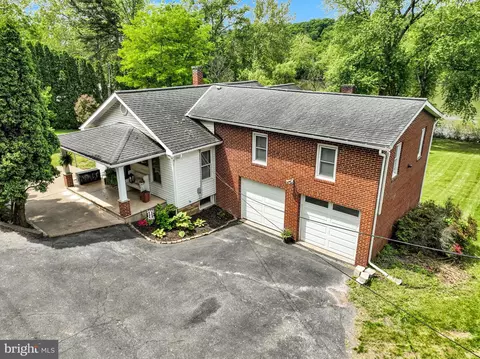 418 W Juniata Pkwy, Millerstown, PA 17062