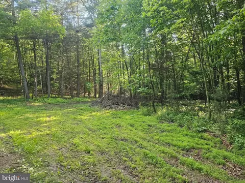 195 Knotty Pine Rd, New Bloomfield, PA 17068