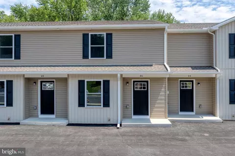 48 Petersburg Ln, Duncannon, PA 17020