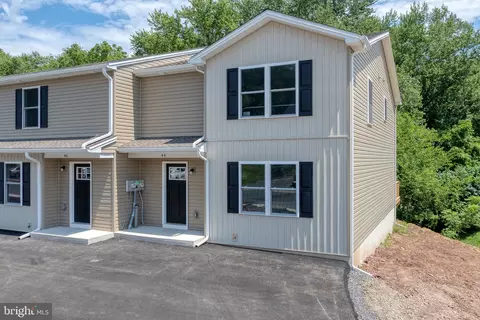 44 Petersburg Ln, Duncannon, PA 17020
