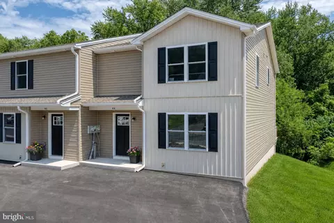 44 Petersburg Ln, Duncannon, PA 17020