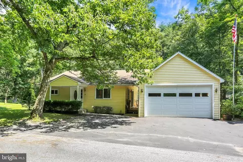 36 Meadow Grove Rd, Newport, PA 17074