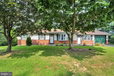 4 Ankajam Dr, Duncannon, PA 17020