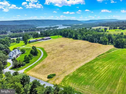 15 Blacksnake Rd, Duncannon, PA 17020