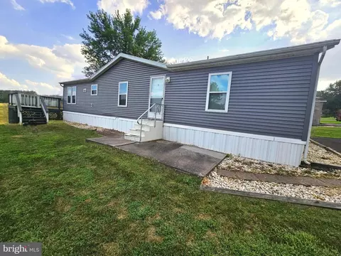 415 Meadow Ln, Shermans Dale, PA 17090