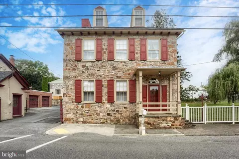 40 N Market St, Millerstown, PA 17062