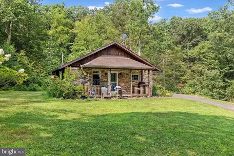 748 Mountain Rd, Shermans Dale, PA 17090
