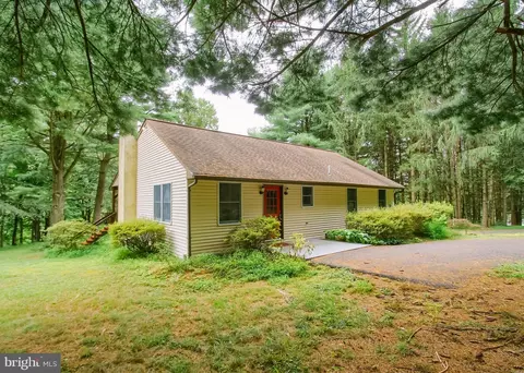 17 Marion Dr, Landisburg, PA 17040