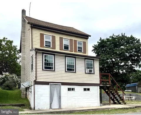 209 E Water St, Landisburg, PA 17040