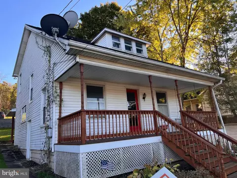 304 S Carlisle St, New Bloomfield, PA 17068