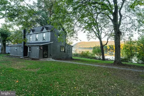 216 Railroad St, Duncannon, PA 17020