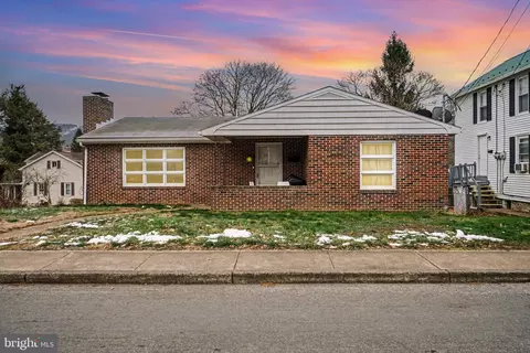 1026 N High St, Duncannon, PA 17020