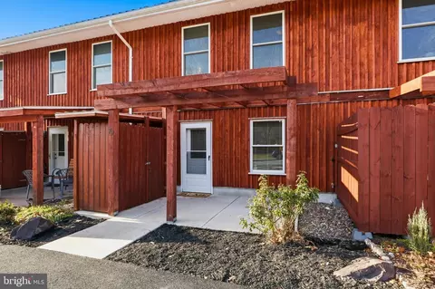 79 Petersburg Ln, Duncannon, PA 17020