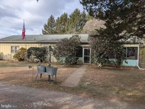 96 Yankee Dr, New Bloomfield, PA 17068