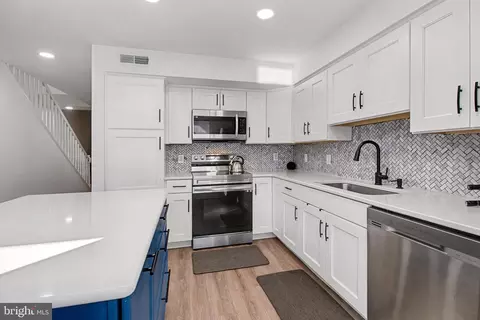 75 Petersburg Ln, Duncannon, PA 17020