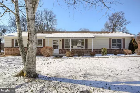 17 Pinetree Dr, Duncannon, PA 17020